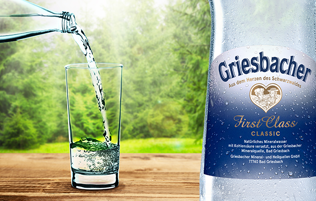 Griesbacher Wasserflasche und Glas